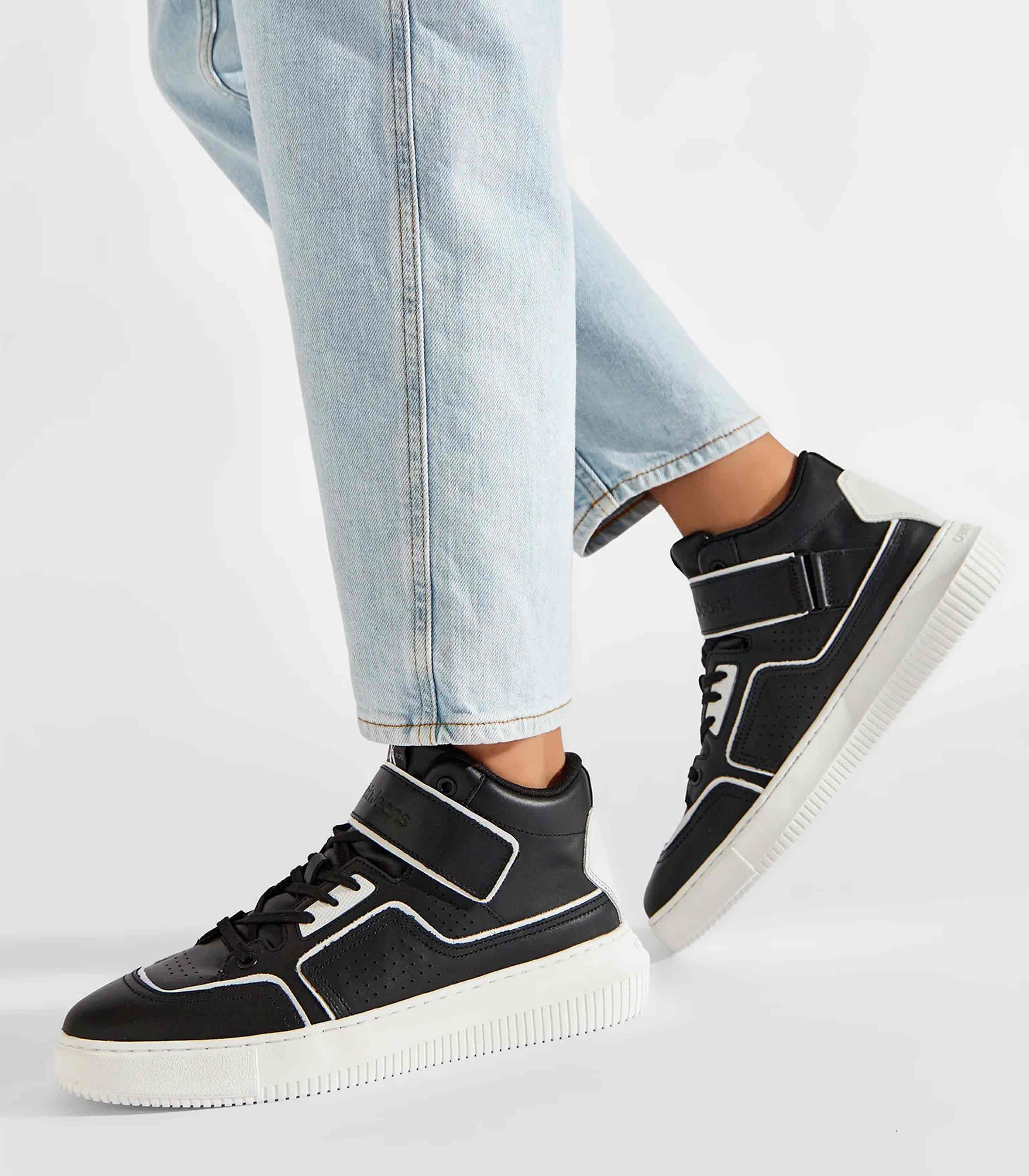 black/white
