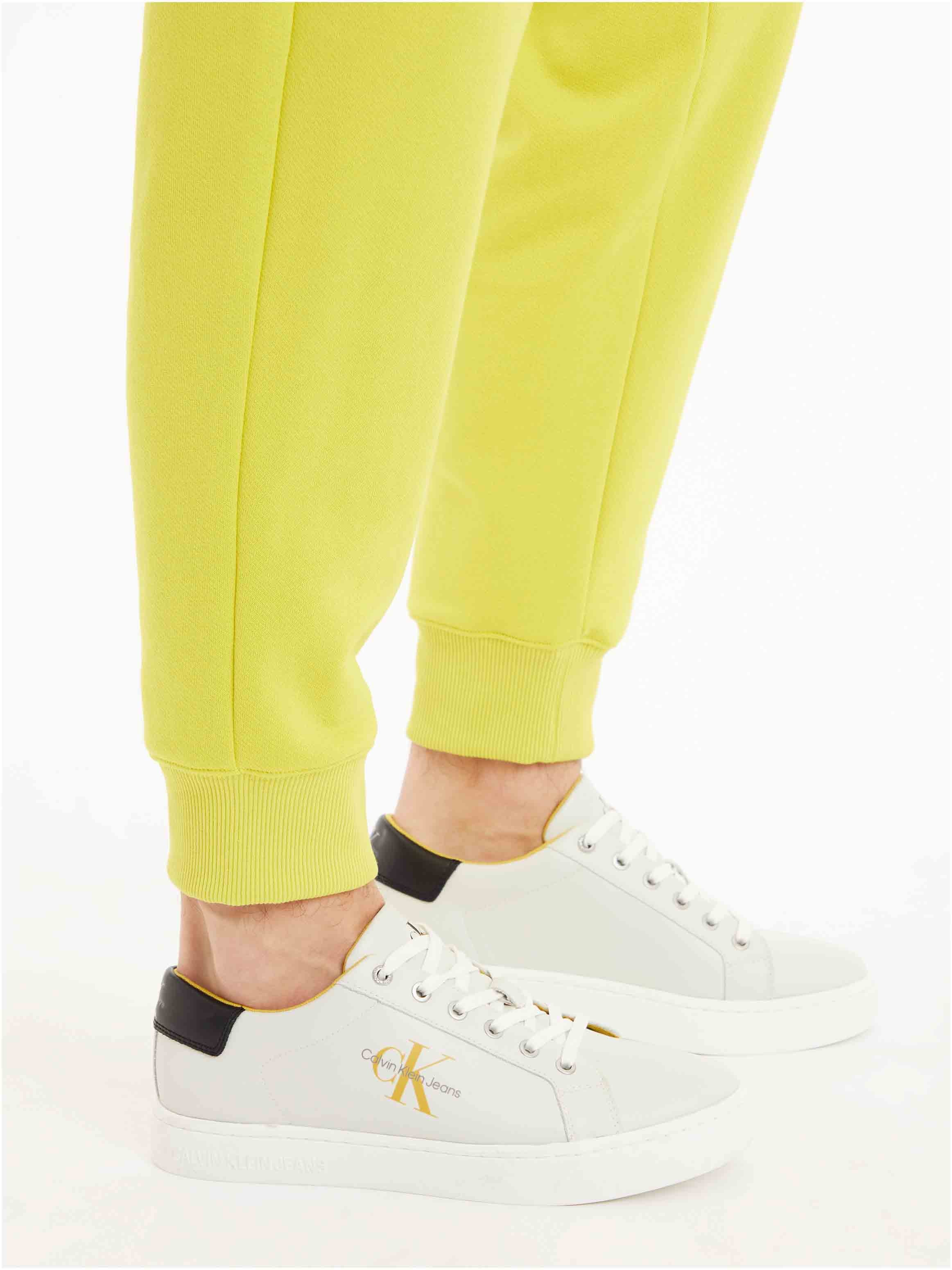 grey/yellow