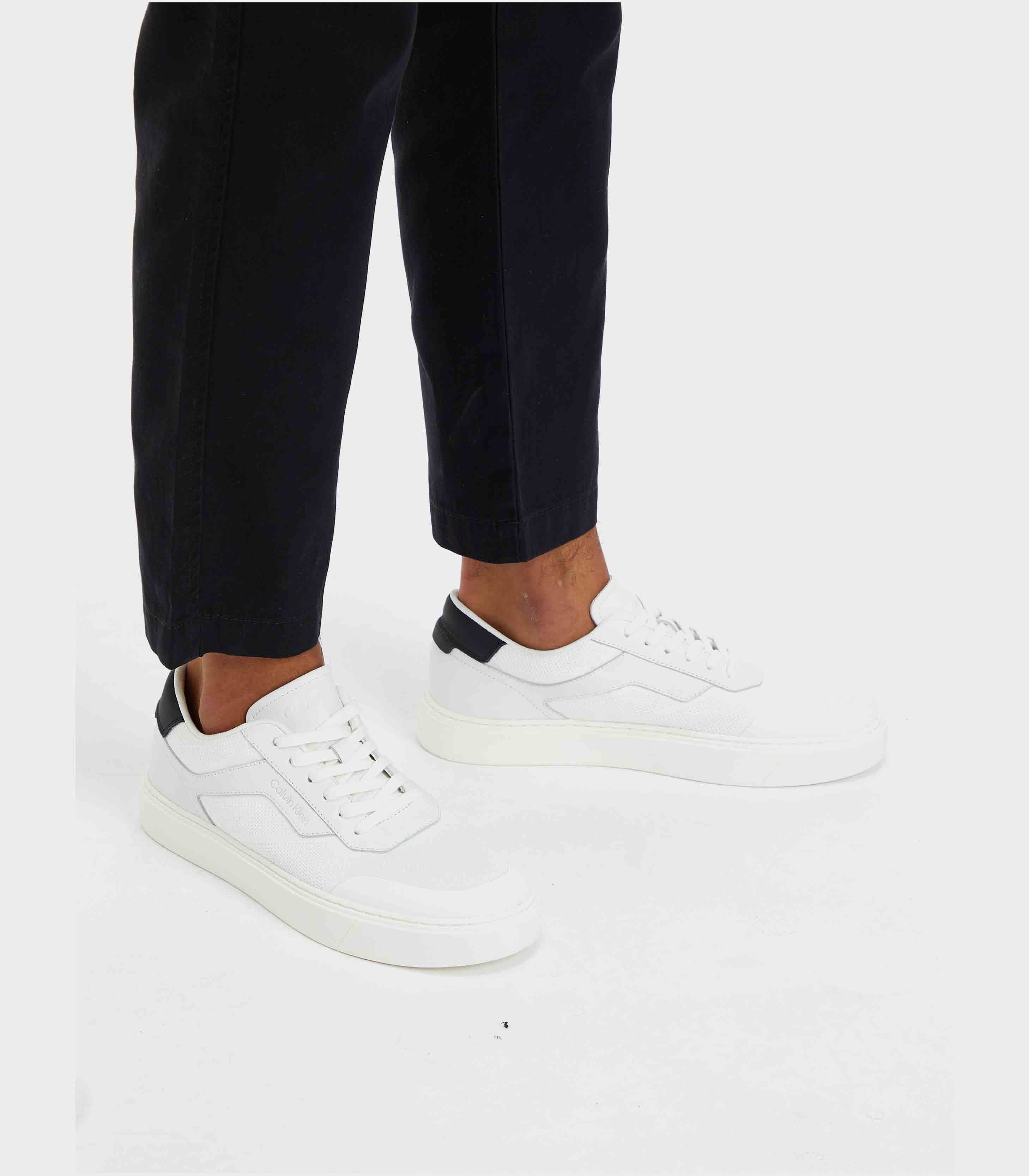 WHITE/BLACK